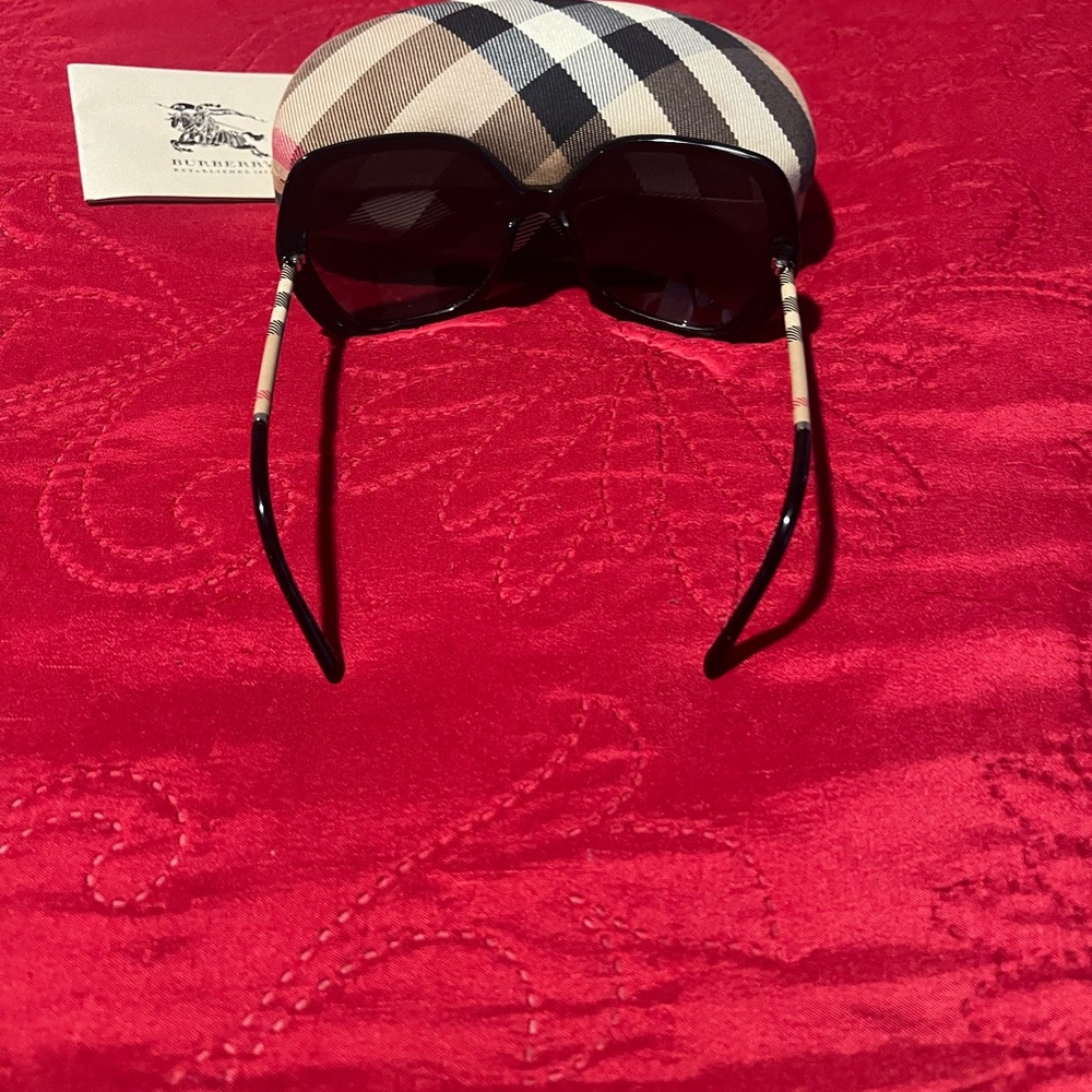 Burberry Sunglasses - Picture 3 of 4
